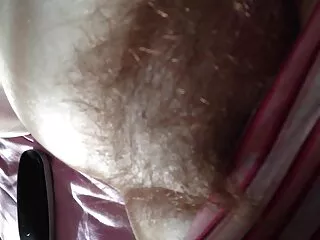 Plumper Slut Scarlet- ը ցույց է տալիս մի նիհար բլոկ, որտեղից է գալիս նրա անունը
